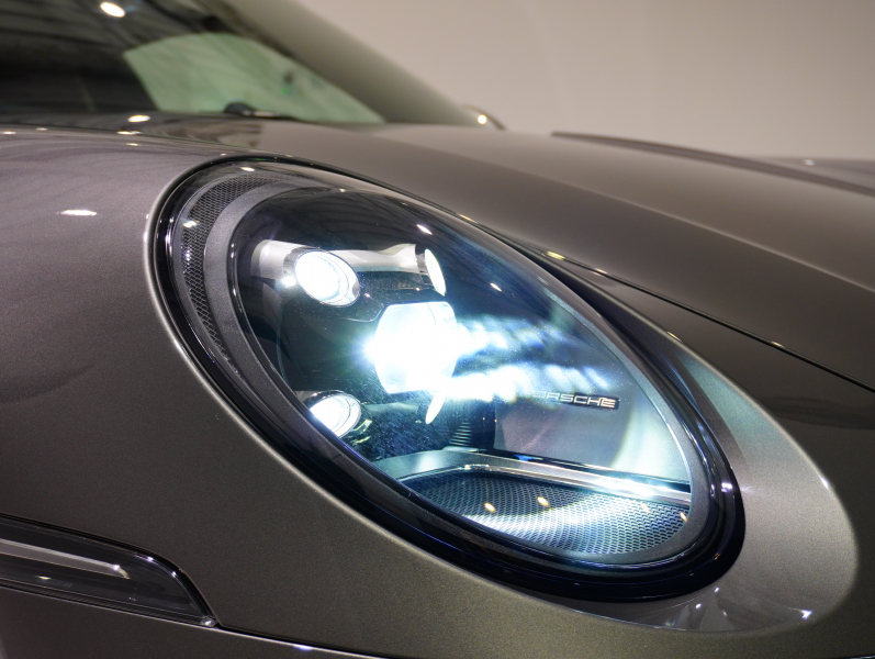 ポルシェ 911(Type992) ｶﾚﾗS ｽﾎﾟｰﾂｸﾛﾉPKG　正規D車 右H ｴﾝﾄﾘｰD ﾌﾙﾚｻﾞｰﾂｰﾄﾝｲﾝﾃﾘｱ 赤革 純正PCMﾅﾋﾞ CarPlay ｱｸﾃｨﾌﾞｾｰﾌﾃｨ ｻﾗｳﾝﾄﾞｶﾒﾗ ｶﾚﾗｸﾗｼｯｸ20/21AW　2年保証