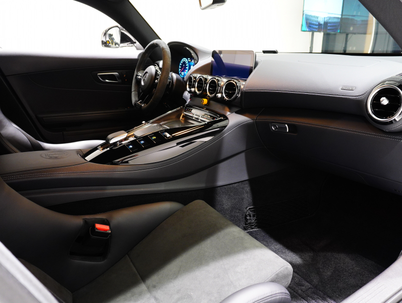 AMG GT R　後期ﾓﾃﾞﾙ 正規D車 ｷｰﾚｽｺﾞｰ AMGﾊﾞｹｯﾄｽﾎﾟｰﾂｼｰﾄ 純正ﾅﾋﾞTV CarPlay F&Bｶﾒﾗ AMGﾊﾟﾌｫｰﾏﾝｽEX ｶｰﾎﾞﾝｲﾝﾃﾘｱ LEDﾍｯﾄﾞﾗｲﾄ 20AW　2年保証付