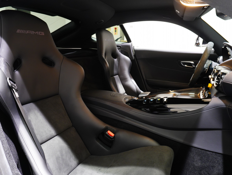AMG GT R　後期ﾓﾃﾞﾙ 正規D車 ｷｰﾚｽｺﾞｰ AMGﾊﾞｹｯﾄｽﾎﾟｰﾂｼｰﾄ 純正ﾅﾋﾞTV CarPlay F&Bｶﾒﾗ AMGﾊﾟﾌｫｰﾏﾝｽEX ｶｰﾎﾞﾝｲﾝﾃﾘｱ LEDﾍｯﾄﾞﾗｲﾄ 20AW　2年保証付