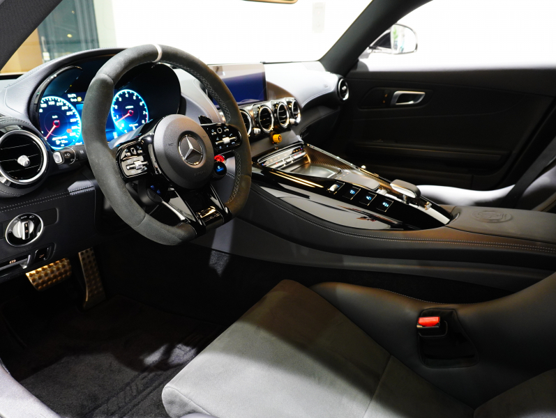 AMG GT R　後期ﾓﾃﾞﾙ 正規D車 ｷｰﾚｽｺﾞｰ AMGﾊﾞｹｯﾄｽﾎﾟｰﾂｼｰﾄ 純正ﾅﾋﾞTV CarPlay F&Bｶﾒﾗ AMGﾊﾟﾌｫｰﾏﾝｽEX ｶｰﾎﾞﾝｲﾝﾃﾘｱ LEDﾍｯﾄﾞﾗｲﾄ 20AW　2年保証付