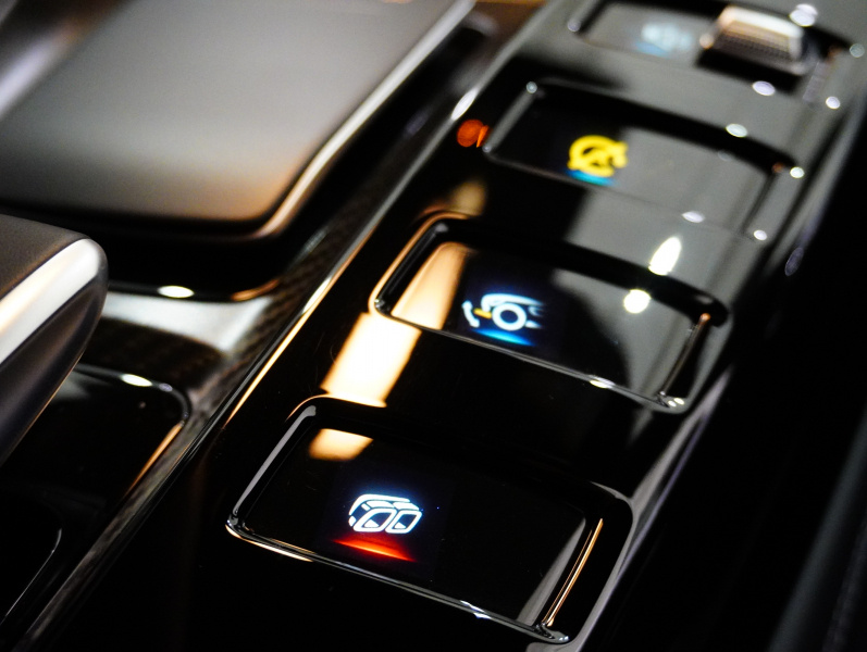 AMG GT R　後期ﾓﾃﾞﾙ 正規D車 ｷｰﾚｽｺﾞｰ AMGﾊﾞｹｯﾄｽﾎﾟｰﾂｼｰﾄ 純正ﾅﾋﾞTV CarPlay F&Bｶﾒﾗ AMGﾊﾟﾌｫｰﾏﾝｽEX ｶｰﾎﾞﾝｲﾝﾃﾘｱ LEDﾍｯﾄﾞﾗｲﾄ 20AW　2年保証付