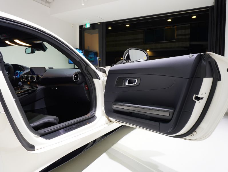 AMG GT R　後期ﾓﾃﾞﾙ 正規D車 ｷｰﾚｽｺﾞｰ AMGﾊﾞｹｯﾄｽﾎﾟｰﾂｼｰﾄ 純正ﾅﾋﾞTV CarPlay F&Bｶﾒﾗ AMGﾊﾟﾌｫｰﾏﾝｽEX ｶｰﾎﾞﾝｲﾝﾃﾘｱ LEDﾍｯﾄﾞﾗｲﾄ 20AW　2年保証付