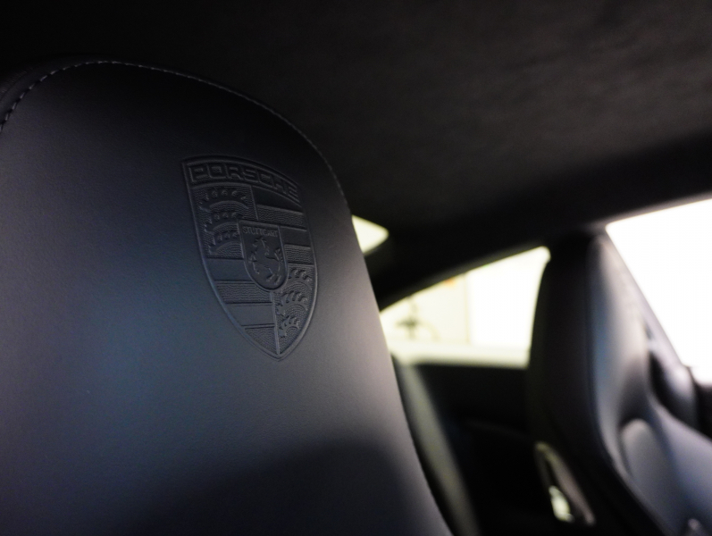 ポルシェ 911(Type991.2) ﾀｰﾎﾞS ｽﾎﾟｰﾂｸﾛﾉPKG　MY17 ｴﾝﾄﾘ‐D ﾚｻﾞｰｲﾝﾃﾘｱ 黒革 PCMﾅﾋﾞ Carplay PCCB ﾌﾞﾙﾒｽﾀｰS 　2年保証付