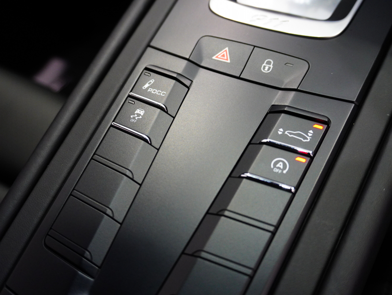 ポルシェ 911(Type991.2) ﾀｰﾎﾞS ｽﾎﾟｰﾂｸﾛﾉPKG　MY17 ｴﾝﾄﾘ‐D ﾚｻﾞｰｲﾝﾃﾘｱ 黒革 PCMﾅﾋﾞ Carplay PCCB ﾌﾞﾙﾒｽﾀｰS 　2年保証付