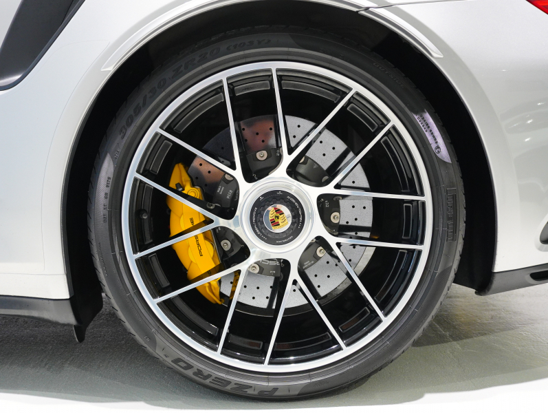 ポルシェ 911(Type991.2) ﾀｰﾎﾞS ｽﾎﾟｰﾂｸﾛﾉPKG　MY17 ｴﾝﾄﾘ‐D ﾚｻﾞｰｲﾝﾃﾘｱ 黒革 PCMﾅﾋﾞ Carplay PCCB ﾌﾞﾙﾒｽﾀｰS 　2年保証付