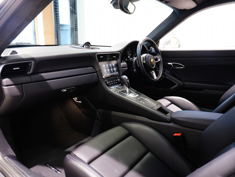 ポルシェ 911(Type991.2) ﾀｰﾎﾞS ｽﾎﾟｰﾂｸﾛﾉPKG　MY17 ｴﾝﾄﾘ‐D ﾚｻﾞｰｲﾝﾃﾘｱ 黒革 PCMﾅﾋﾞ Carplay PCCB ﾌﾞﾙﾒｽﾀｰS 　2年保証付