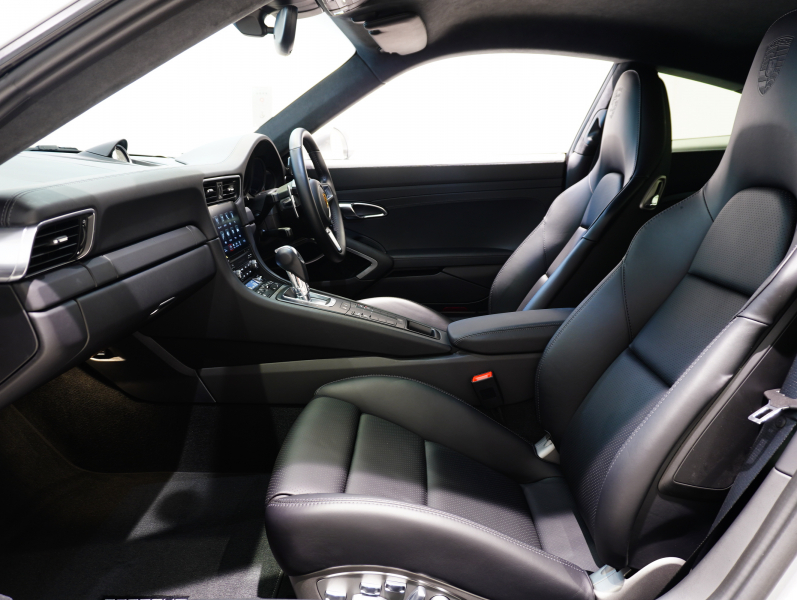 ポルシェ 911(Type991.2) ﾀｰﾎﾞS ｽﾎﾟｰﾂｸﾛﾉPKG　MY17 ｴﾝﾄﾘ‐D ﾚｻﾞｰｲﾝﾃﾘｱ 黒革 PCMﾅﾋﾞ Carplay PCCB ﾌﾞﾙﾒｽﾀｰS 　2年保証付