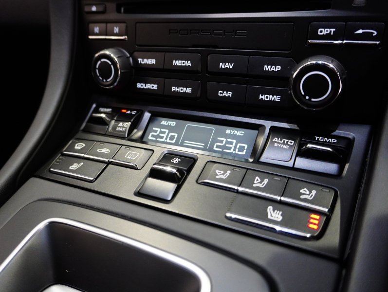 ポルシェ 911(Type991.2) ﾀｰﾎﾞS ｽﾎﾟｰﾂｸﾛﾉPKG　MY17 ｴﾝﾄﾘ‐D ﾚｻﾞｰｲﾝﾃﾘｱ 黒革 PCMﾅﾋﾞ Carplay PCCB ﾌﾞﾙﾒｽﾀｰS 　2年保証付