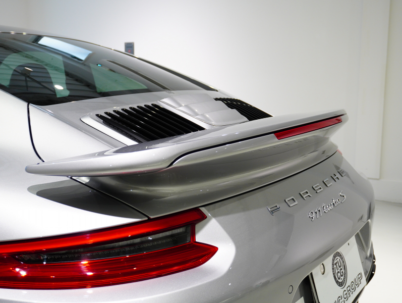 ポルシェ 911(Type991.2) ﾀｰﾎﾞS ｽﾎﾟｰﾂｸﾛﾉPKG　MY17 ｴﾝﾄﾘ‐D ﾚｻﾞｰｲﾝﾃﾘｱ 黒革 PCMﾅﾋﾞ Carplay PCCB ﾌﾞﾙﾒｽﾀｰS 　2年保証付