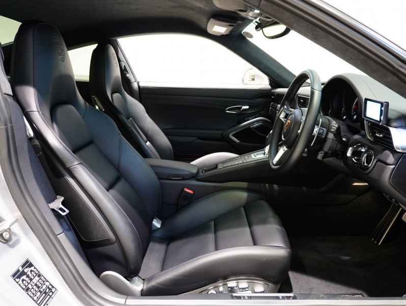 ポルシェ 911(Type991.2) ﾀｰﾎﾞS ｽﾎﾟｰﾂｸﾛﾉPKG　MY17 ｴﾝﾄﾘ‐D ﾚｻﾞｰｲﾝﾃﾘｱ 黒革 PCMﾅﾋﾞ Carplay PCCB ﾌﾞﾙﾒｽﾀｰS 　2年保証付