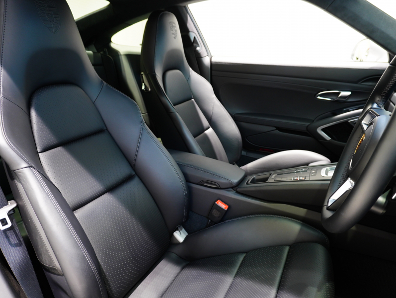 ポルシェ 911(Type991.2) ﾀｰﾎﾞS ｽﾎﾟｰﾂｸﾛﾉPKG　MY17 ｴﾝﾄﾘ‐D ﾚｻﾞｰｲﾝﾃﾘｱ 黒革 PCMﾅﾋﾞ Carplay PCCB ﾌﾞﾙﾒｽﾀｰS 　2年保証付