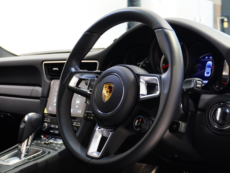 ポルシェ 911(Type991.2) ﾀｰﾎﾞS ｽﾎﾟｰﾂｸﾛﾉPKG　MY17 ｴﾝﾄﾘ‐D ﾚｻﾞｰｲﾝﾃﾘｱ 黒革 PCMﾅﾋﾞ Carplay PCCB ﾌﾞﾙﾒｽﾀｰS 　2年保証付