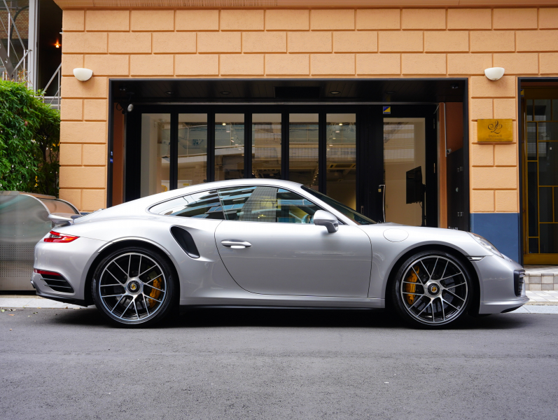 ポルシェ 911(Type991.2) ﾀｰﾎﾞS ｽﾎﾟｰﾂｸﾛﾉPKG　MY17 ｴﾝﾄﾘ‐D ﾚｻﾞｰｲﾝﾃﾘｱ 黒革 PCMﾅﾋﾞ Carplay PCCB ﾌﾞﾙﾒｽﾀｰS 　2年保証付