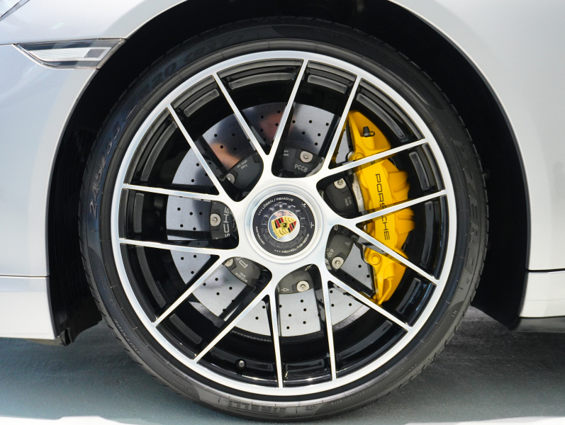 ポルシェ 911(Type991.2) ﾀｰﾎﾞS ｽﾎﾟｰﾂｸﾛﾉPKG　MY17 ｴﾝﾄﾘ‐D ﾚｻﾞｰｲﾝﾃﾘｱ 黒革 PCMﾅﾋﾞ Carplay PCCB ﾌﾞﾙﾒｽﾀｰS 　2年保証付