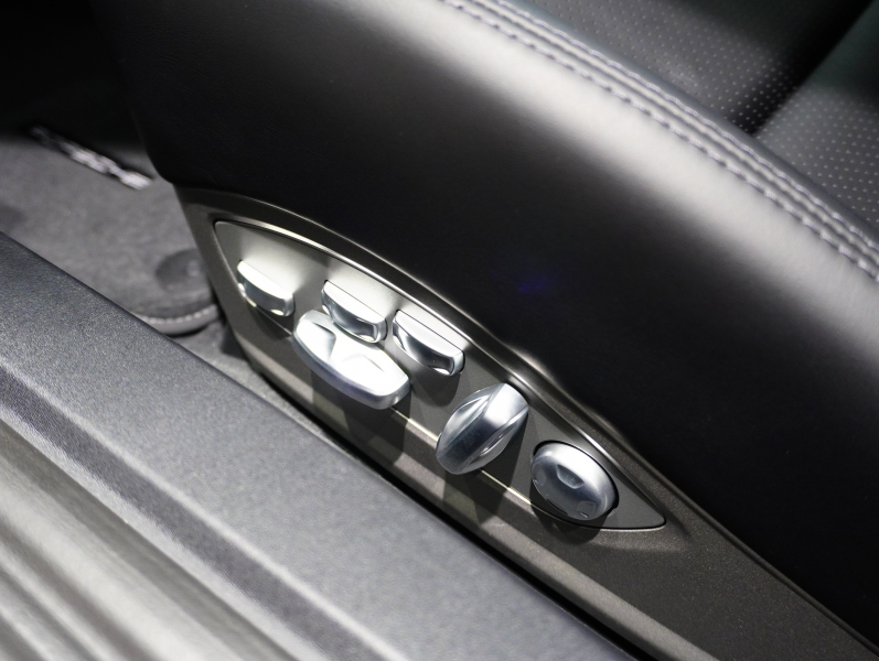 ポルシェ 911(Type991.2) ﾀｰﾎﾞS ｽﾎﾟｰﾂｸﾛﾉPKG　MY17 ｴﾝﾄﾘ‐D ﾚｻﾞｰｲﾝﾃﾘｱ 黒革 PCMﾅﾋﾞ Carplay PCCB ﾌﾞﾙﾒｽﾀｰS 　2年保証付