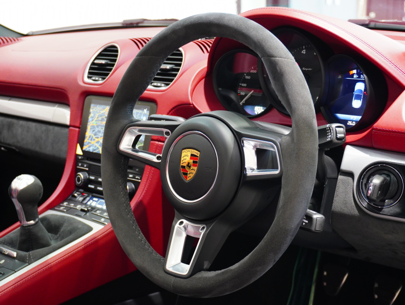 ポルシェ 718スパイダー 4.0 6MT　正規D車 ｽﾎﾟｰﾂｸﾛﾉP ｽﾊﾟｲﾀﾞｰｸﾗｼｯｸｲﾝﾃﾘｱ 18Wayｽﾎﾟｰﾂｼｰﾄ PCMﾅﾋﾞ Bｶﾒﾗ PASM ｽﾎﾟｴｸﾞ 20ｲﾝﾁ718ｽﾊﾟｲﾀﾞｰAW 新車保証付