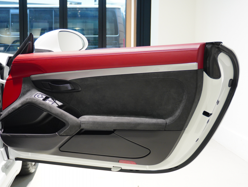 ポルシェ 718スパイダー 4.0 6MT　正規D車 ｽﾎﾟｰﾂｸﾛﾉP ｽﾊﾟｲﾀﾞｰｸﾗｼｯｸｲﾝﾃﾘｱ 18Wayｽﾎﾟｰﾂｼｰﾄ PCMﾅﾋﾞ Bｶﾒﾗ PASM ｽﾎﾟｴｸﾞ 20ｲﾝﾁ718ｽﾊﾟｲﾀﾞｰAW 新車保証付