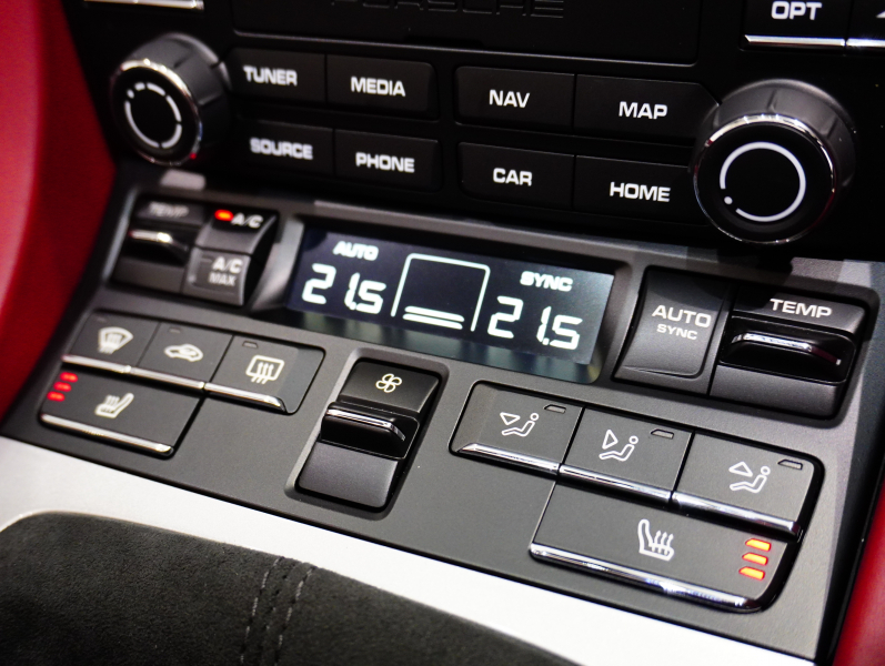 ポルシェ 718スパイダー 4.0 6MT　正規D車 ｽﾎﾟｰﾂｸﾛﾉP ｽﾊﾟｲﾀﾞｰｸﾗｼｯｸｲﾝﾃﾘｱ 18Wayｽﾎﾟｰﾂｼｰﾄ PCMﾅﾋﾞ Bｶﾒﾗ PASM ｽﾎﾟｴｸﾞ 20ｲﾝﾁ718ｽﾊﾟｲﾀﾞｰAW 新車保証付