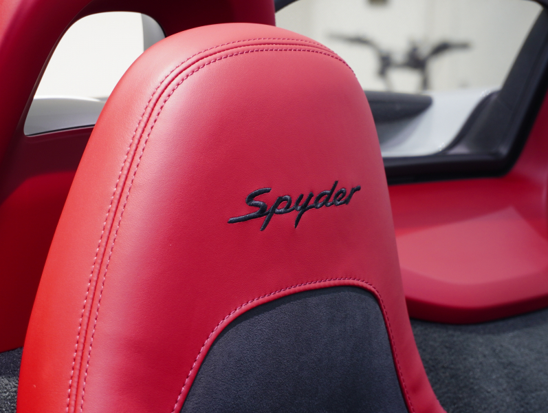 ポルシェ 718スパイダー 4.0 6MT　正規D車 ｽﾎﾟｰﾂｸﾛﾉP ｽﾊﾟｲﾀﾞｰｸﾗｼｯｸｲﾝﾃﾘｱ 18Wayｽﾎﾟｰﾂｼｰﾄ PCMﾅﾋﾞ Bｶﾒﾗ PASM ｽﾎﾟｴｸﾞ 20ｲﾝﾁ718ｽﾊﾟｲﾀﾞｰAW 新車保証付