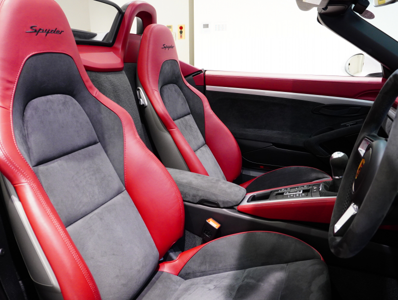 ポルシェ 718スパイダー 4.0 6MT　正規D車 ｽﾎﾟｰﾂｸﾛﾉP ｽﾊﾟｲﾀﾞｰｸﾗｼｯｸｲﾝﾃﾘｱ 18Wayｽﾎﾟｰﾂｼｰﾄ PCMﾅﾋﾞ Bｶﾒﾗ PASM ｽﾎﾟｴｸﾞ 20ｲﾝﾁ718ｽﾊﾟｲﾀﾞｰAW 新車保証付