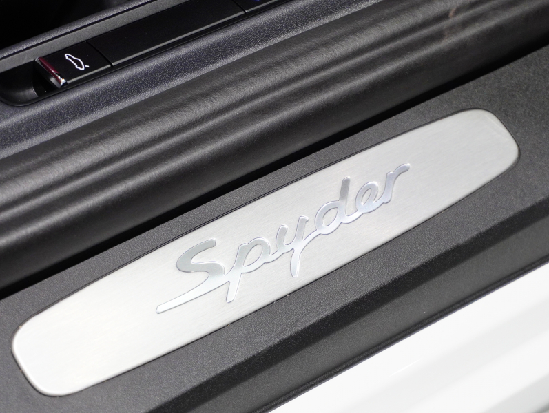 ポルシェ 718スパイダー 4.0 6MT　正規D車 ｽﾎﾟｰﾂｸﾛﾉP ｽﾊﾟｲﾀﾞｰｸﾗｼｯｸｲﾝﾃﾘｱ 18Wayｽﾎﾟｰﾂｼｰﾄ PCMﾅﾋﾞ Bｶﾒﾗ PASM ｽﾎﾟｴｸﾞ 20ｲﾝﾁ718ｽﾊﾟｲﾀﾞｰAW 新車保証付