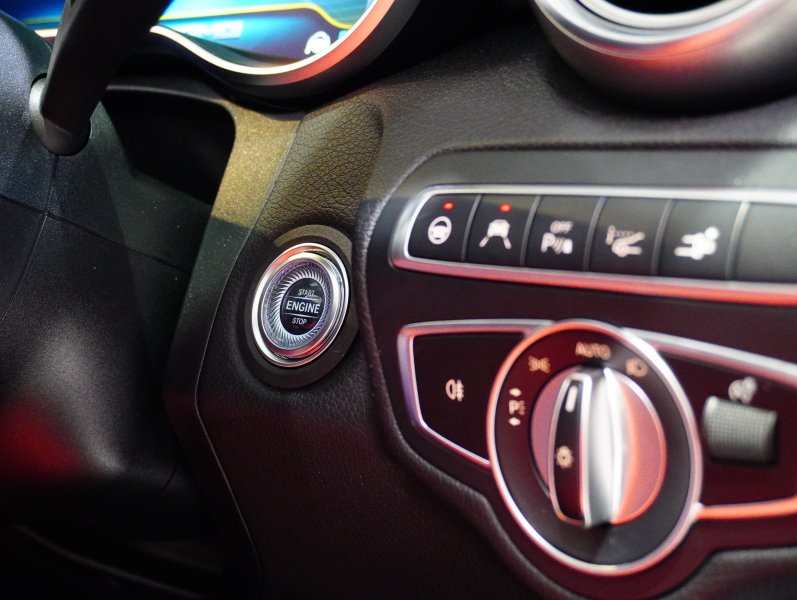 AMG Cクラス C63S ｶﾌﾞﾘｵﾚ ﾚｰﾀﾞｰSP　正規D車 後期ﾓﾃﾞﾙ 510ps 黒幌 赤黒ﾅｯﾊﾟ革 ﾅﾋﾞTV ﾌﾞﾙﾒｽﾀｰ ﾍｯﾄﾞｱｯﾌﾟﾃﾞｨｽﾌﾟﾚｲ ﾊﾟﾌｫｰﾏﾝｽEX ﾊﾟﾌｫｰﾏﾝｽｽﾃｱﾘﾝｸﾞ 専用19/20AW　2年保証