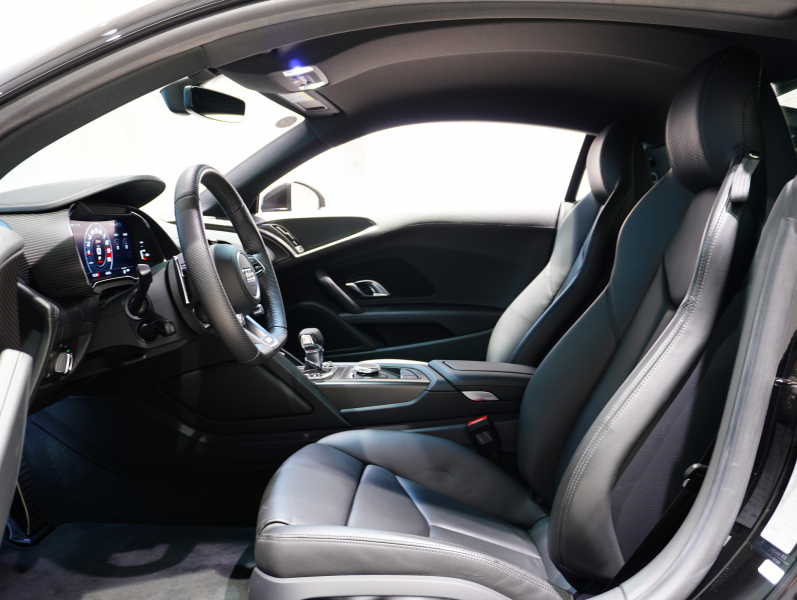 アウディ R8 5.2 FSI V10 Plus Quattro　正規D車 左H ﾌｧｲﾝﾊﾞｯﾊﾟｽﾎﾟｰﾂｼｰﾄ 純正MMIﾅﾋﾞ ｶｰﾎﾞﾝｾﾗﾐｯｸﾌﾞﾚｰｷ ｶｰﾎﾞﾝｴｸｽﾃﾘｱ ﾚｰｻﾞｰLED OP20ｲﾝﾁAW FABSPEEDﾏﾌﾗｰ　2年保証