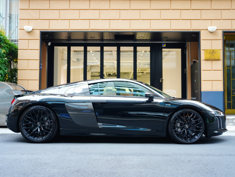 アウディ R8 5.2 FSI V10 Plus Quattro　正規D車 左H ﾌｧｲﾝﾊﾞｯﾊﾟｽﾎﾟｰﾂｼｰﾄ 純正MMIﾅﾋﾞ ｶｰﾎﾞﾝｾﾗﾐｯｸﾌﾞﾚｰｷ ｶｰﾎﾞﾝｴｸｽﾃﾘｱ ﾚｰｻﾞｰLED OP20ｲﾝﾁAW FABSPEEDﾏﾌﾗｰ　2年保証