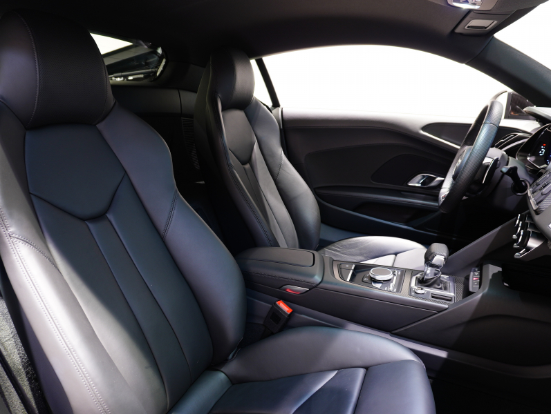 アウディ R8 5.2 FSI V10 Plus Quattro　正規D車 左H ﾌｧｲﾝﾊﾞｯﾊﾟｽﾎﾟｰﾂｼｰﾄ 純正MMIﾅﾋﾞ ｶｰﾎﾞﾝｾﾗﾐｯｸﾌﾞﾚｰｷ ｶｰﾎﾞﾝｴｸｽﾃﾘｱ ﾚｰｻﾞｰLED OP20ｲﾝﾁAW FABSPEEDﾏﾌﾗｰ　2年保証