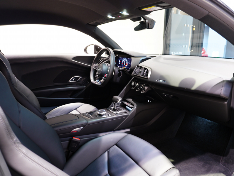 アウディ R8 5.2 FSI V10 Plus Quattro　正規D車 左H ﾌｧｲﾝﾊﾞｯﾊﾟｽﾎﾟｰﾂｼｰﾄ 純正MMIﾅﾋﾞ ｶｰﾎﾞﾝｾﾗﾐｯｸﾌﾞﾚｰｷ ｶｰﾎﾞﾝｴｸｽﾃﾘｱ ﾚｰｻﾞｰLED OP20ｲﾝﾁAW FABSPEEDﾏﾌﾗｰ　2年保証