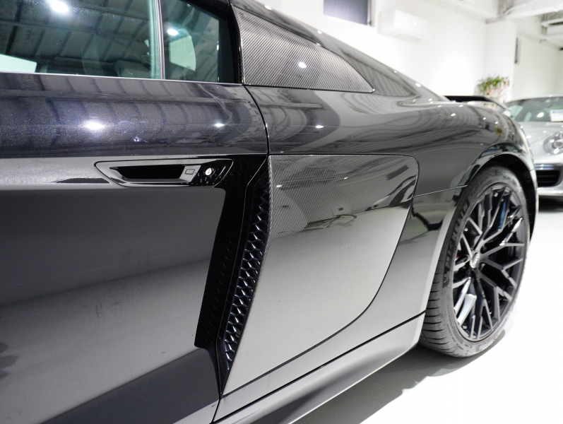 アウディ R8 5.2 FSI V10 Plus Quattro　正規D車 左H ﾌｧｲﾝﾊﾞｯﾊﾟｽﾎﾟｰﾂｼｰﾄ 純正MMIﾅﾋﾞ ｶｰﾎﾞﾝｾﾗﾐｯｸﾌﾞﾚｰｷ ｶｰﾎﾞﾝｴｸｽﾃﾘｱ ﾚｰｻﾞｰLED OP20ｲﾝﾁAW FABSPEEDﾏﾌﾗｰ　2年保証