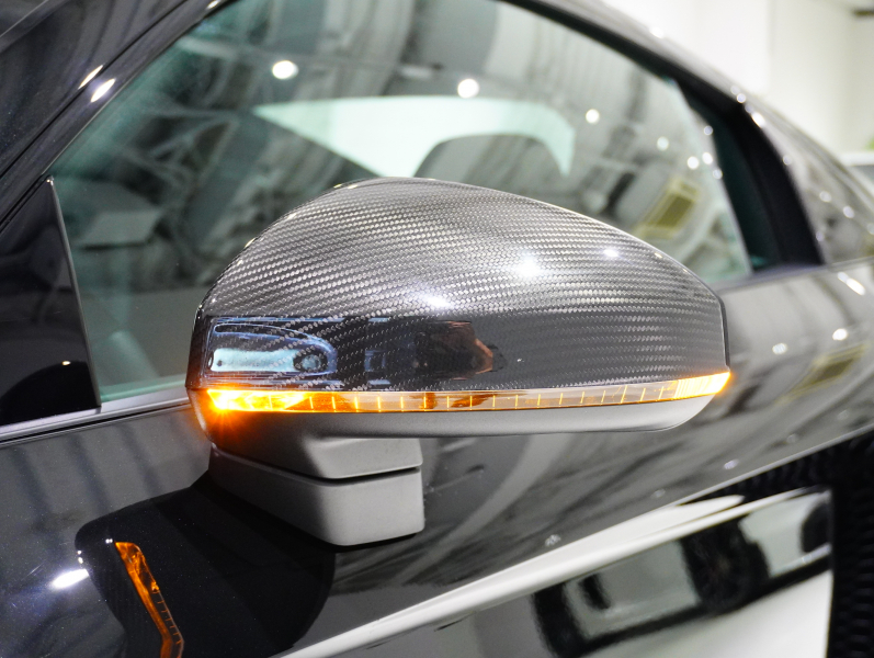 アウディ R8 5.2 FSI V10 Plus Quattro　正規D車 左H ﾌｧｲﾝﾊﾞｯﾊﾟｽﾎﾟｰﾂｼｰﾄ 純正MMIﾅﾋﾞ ｶｰﾎﾞﾝｾﾗﾐｯｸﾌﾞﾚｰｷ ｶｰﾎﾞﾝｴｸｽﾃﾘｱ ﾚｰｻﾞｰLED OP20ｲﾝﾁAW FABSPEEDﾏﾌﾗｰ　2年保証