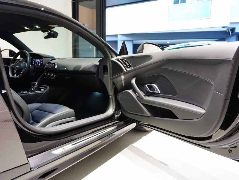 アウディ R8 5.2 FSI V10 Plus Quattro　正規D車 左H ﾌｧｲﾝﾊﾞｯﾊﾟｽﾎﾟｰﾂｼｰﾄ 純正MMIﾅﾋﾞ ｶｰﾎﾞﾝｾﾗﾐｯｸﾌﾞﾚｰｷ ｶｰﾎﾞﾝｴｸｽﾃﾘｱ ﾚｰｻﾞｰLED OP20ｲﾝﾁAW FABSPEEDﾏﾌﾗｰ　2年保証