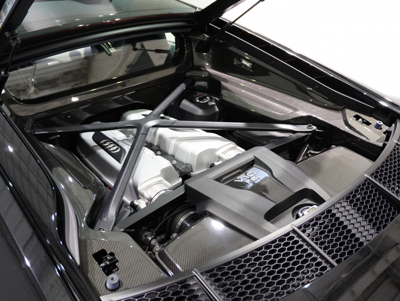アウディ R8 5.2 FSI V10 Plus Quattro　正規D車 左H ﾌｧｲﾝﾊﾞｯﾊﾟｽﾎﾟｰﾂｼｰﾄ 純正MMIﾅﾋﾞ ｶｰﾎﾞﾝｾﾗﾐｯｸﾌﾞﾚｰｷ ｶｰﾎﾞﾝｴｸｽﾃﾘｱ ﾚｰｻﾞｰLED OP20ｲﾝﾁAW FABSPEEDﾏﾌﾗｰ　2年保証