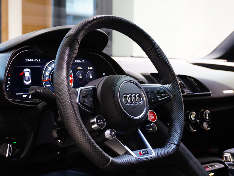 アウディ R8 5.2 FSI V10 Plus Quattro　正規D車 左H ﾌｧｲﾝﾊﾞｯﾊﾟｽﾎﾟｰﾂｼｰﾄ 純正MMIﾅﾋﾞ ｶｰﾎﾞﾝｾﾗﾐｯｸﾌﾞﾚｰｷ ｶｰﾎﾞﾝｴｸｽﾃﾘｱ ﾚｰｻﾞｰLED OP20ｲﾝﾁAW FABSPEEDﾏﾌﾗｰ　2年保証