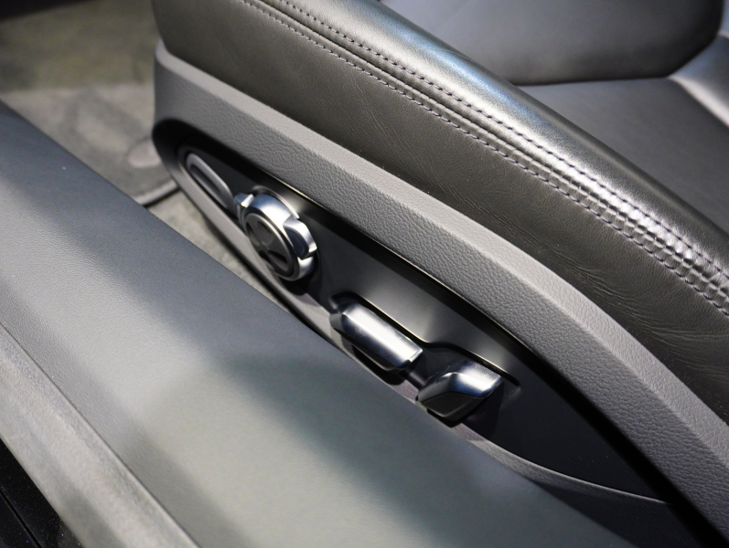 アウディ R8 5.2 FSI V10 Plus Quattro　正規D車 左H ﾌｧｲﾝﾊﾞｯﾊﾟｽﾎﾟｰﾂｼｰﾄ 純正MMIﾅﾋﾞ ｶｰﾎﾞﾝｾﾗﾐｯｸﾌﾞﾚｰｷ ｶｰﾎﾞﾝｴｸｽﾃﾘｱ ﾚｰｻﾞｰLED OP20ｲﾝﾁAW FABSPEEDﾏﾌﾗｰ　2年保証