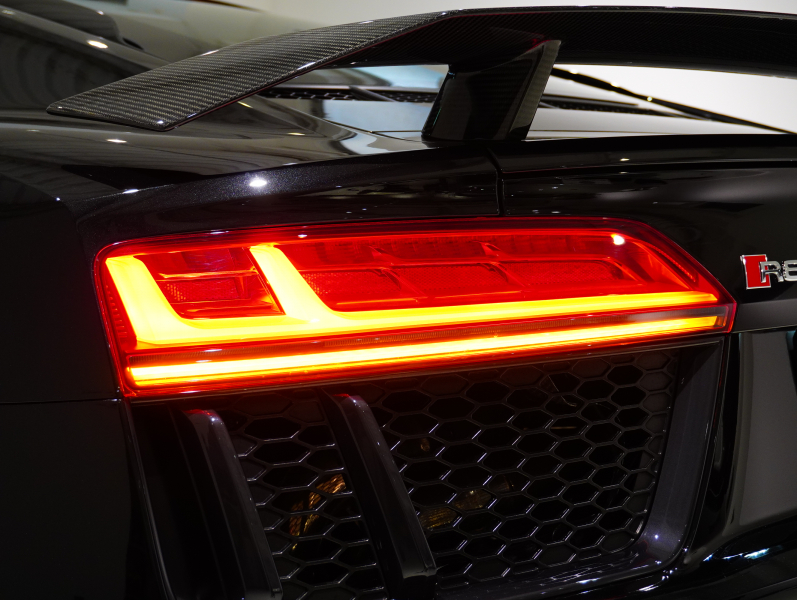 アウディ R8 5.2 FSI V10 Plus Quattro　正規D車 左H ﾌｧｲﾝﾊﾞｯﾊﾟｽﾎﾟｰﾂｼｰﾄ 純正MMIﾅﾋﾞ ｶｰﾎﾞﾝｾﾗﾐｯｸﾌﾞﾚｰｷ ｶｰﾎﾞﾝｴｸｽﾃﾘｱ ﾚｰｻﾞｰLED OP20ｲﾝﾁAW FABSPEEDﾏﾌﾗｰ　2年保証