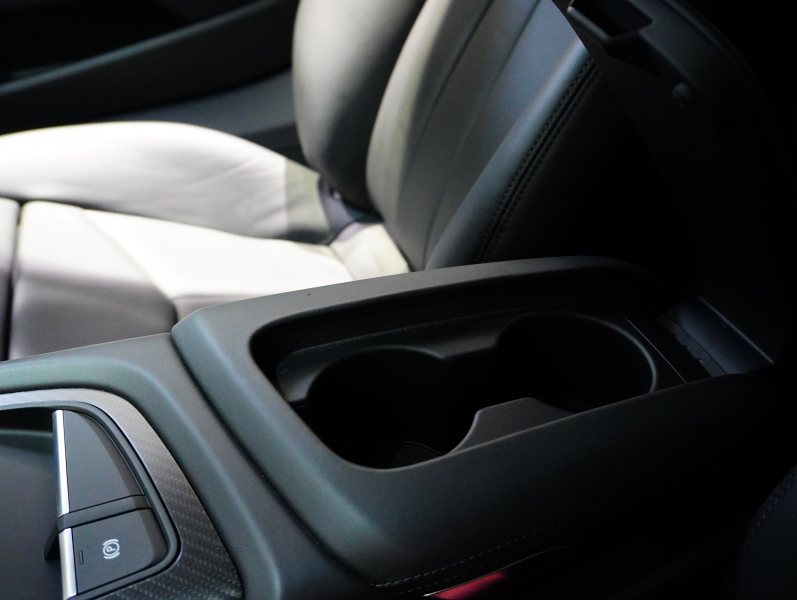 アウディ R8 5.2 FSI V10 Plus Quattro　正規D車 左H ﾌｧｲﾝﾊﾞｯﾊﾟｽﾎﾟｰﾂｼｰﾄ 純正MMIﾅﾋﾞ ｶｰﾎﾞﾝｾﾗﾐｯｸﾌﾞﾚｰｷ ｶｰﾎﾞﾝｴｸｽﾃﾘｱ ﾚｰｻﾞｰLED OP20ｲﾝﾁAW FABSPEEDﾏﾌﾗｰ　2年保証