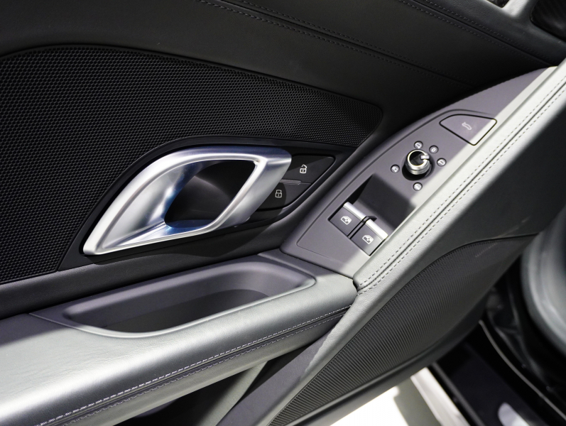 アウディ R8 5.2 FSI V10 Plus Quattro　正規D車 左H ﾌｧｲﾝﾊﾞｯﾊﾟｽﾎﾟｰﾂｼｰﾄ 純正MMIﾅﾋﾞ ｶｰﾎﾞﾝｾﾗﾐｯｸﾌﾞﾚｰｷ ｶｰﾎﾞﾝｴｸｽﾃﾘｱ ﾚｰｻﾞｰLED OP20ｲﾝﾁAW FABSPEEDﾏﾌﾗｰ　2年保証