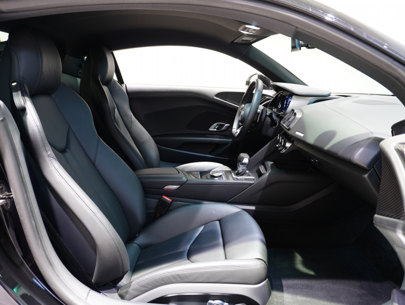 アウディ R8 5.2 FSI V10 Plus Quattro　正規D車 左H ﾌｧｲﾝﾊﾞｯﾊﾟｽﾎﾟｰﾂｼｰﾄ 純正MMIﾅﾋﾞ ｶｰﾎﾞﾝｾﾗﾐｯｸﾌﾞﾚｰｷ ｶｰﾎﾞﾝｴｸｽﾃﾘｱ ﾚｰｻﾞｰLED OP20ｲﾝﾁAW FABSPEEDﾏﾌﾗｰ　2年保証