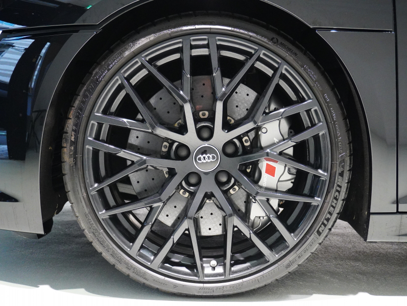 アウディ R8 5.2 FSI V10 Plus Quattro　正規D車 左H ﾌｧｲﾝﾊﾞｯﾊﾟｽﾎﾟｰﾂｼｰﾄ 純正MMIﾅﾋﾞ ｶｰﾎﾞﾝｾﾗﾐｯｸﾌﾞﾚｰｷ ｶｰﾎﾞﾝｴｸｽﾃﾘｱ ﾚｰｻﾞｰLED OP20ｲﾝﾁAW FABSPEEDﾏﾌﾗｰ　2年保証