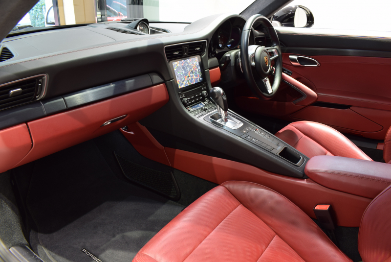 ポルシェ 911(Type991.2) カレラGTS スポーツクロノPKG 1オーナー 正規D車 エントリーD フルレザーインテリア ボルドーレッド&ブラックレザー ベンチレーター PCMナビ Bカメラ 20AW 2年保証