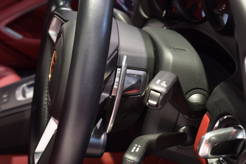 ポルシェ 911(Type991.2) カレラGTS スポーツクロノPKG 1オーナー 正規D車 エントリーD フルレザーインテリア ボルドーレッド&ブラックレザー ベンチレーター PCMナビ Bカメラ 20AW 2年保証