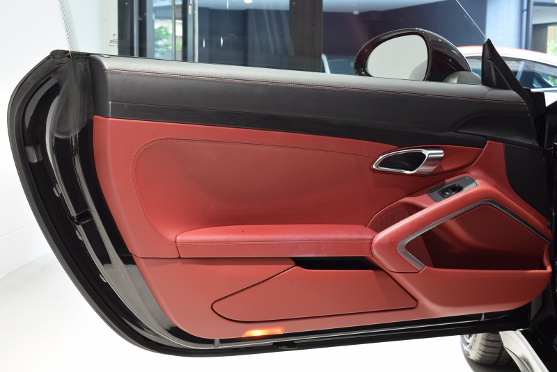 ポルシェ 911(Type991.2) カレラGTS スポーツクロノPKG 1オーナー 正規D車 エントリーD フルレザーインテリア ボルドーレッド&ブラックレザー ベンチレーター PCMナビ Bカメラ 20AW 2年保証