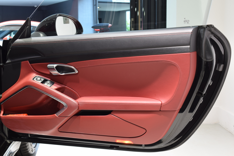 ポルシェ 911(Type991.2) カレラGTS スポーツクロノPKG 1オーナー 正規D車 エントリーD フルレザーインテリア ボルドーレッド&ブラックレザー ベンチレーター PCMナビ Bカメラ 20AW 2年保証