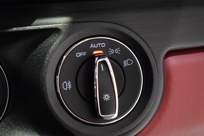 ポルシェ 911(Type991.2) カレラGTS スポーツクロノPKG 1オーナー 正規D車 エントリーD フルレザーインテリア ボルドーレッド&ブラックレザー ベンチレーター PCMナビ Bカメラ 20AW 2年保証