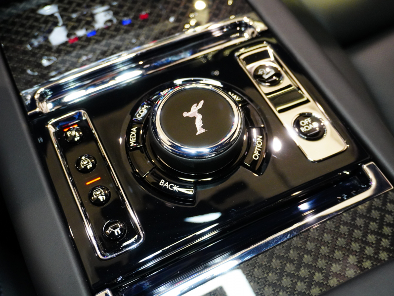 ロールスロイス カリナン 6.75 4WD Black Badge　正規D車 左H Starlight Headliner ACC 黒革 ｼｰﾄﾋｰﾀｰ&ﾍﾞﾝﾁﾚｰﾀｰ 純正HDDﾅﾋﾞTV 360ｶﾒﾗ RR刺繍 ﾗﾑｳｰﾙﾌﾛｱﾏｯﾄ 専用22ｲﾝﾁAW