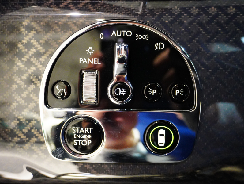 ロールスロイス カリナン 6.75 4WD Black Badge　正規D車 左H Starlight Headliner ACC 黒革 ｼｰﾄﾋｰﾀｰ&ﾍﾞﾝﾁﾚｰﾀｰ 純正HDDﾅﾋﾞTV 360ｶﾒﾗ RR刺繍 ﾗﾑｳｰﾙﾌﾛｱﾏｯﾄ 専用22ｲﾝﾁAW