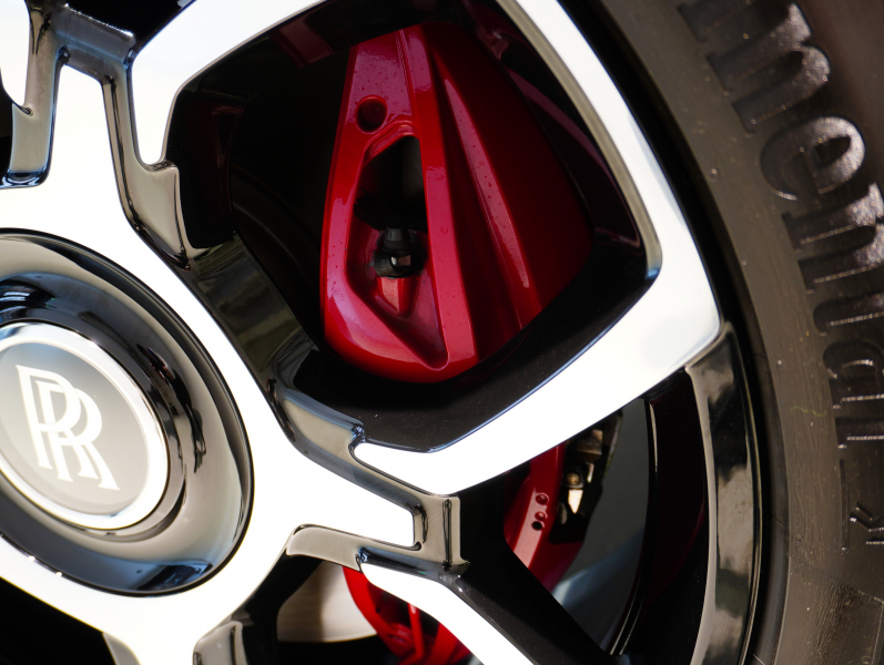 ロールスロイス カリナン 6.75 4WD Black Badge　正規D車 左H Starlight Headliner ACC 黒革 ｼｰﾄﾋｰﾀｰ&ﾍﾞﾝﾁﾚｰﾀｰ 純正HDDﾅﾋﾞTV 360ｶﾒﾗ RR刺繍 ﾗﾑｳｰﾙﾌﾛｱﾏｯﾄ 専用22ｲﾝﾁAW