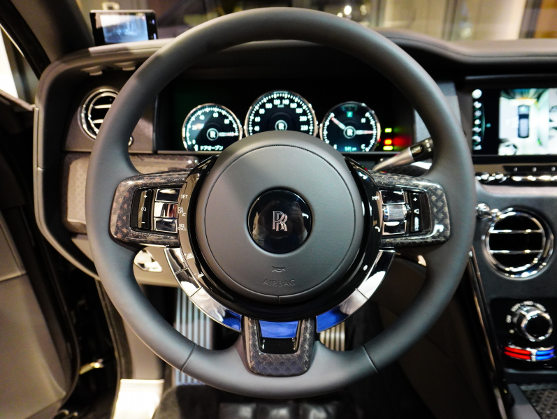 ロールスロイス カリナン 6.75 4WD Black Badge　正規D車 左H Starlight Headliner ACC 黒革 ｼｰﾄﾋｰﾀｰ&ﾍﾞﾝﾁﾚｰﾀｰ 純正HDDﾅﾋﾞTV 360ｶﾒﾗ RR刺繍 ﾗﾑｳｰﾙﾌﾛｱﾏｯﾄ 専用22ｲﾝﾁAW